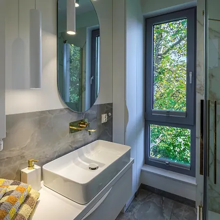 Amber Glow By - 3 Bedrooms, Parking Apartmán