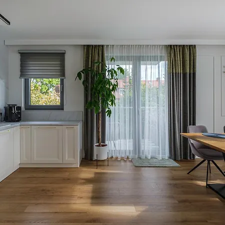 Amber Glow By - 3 Bedrooms, Parking