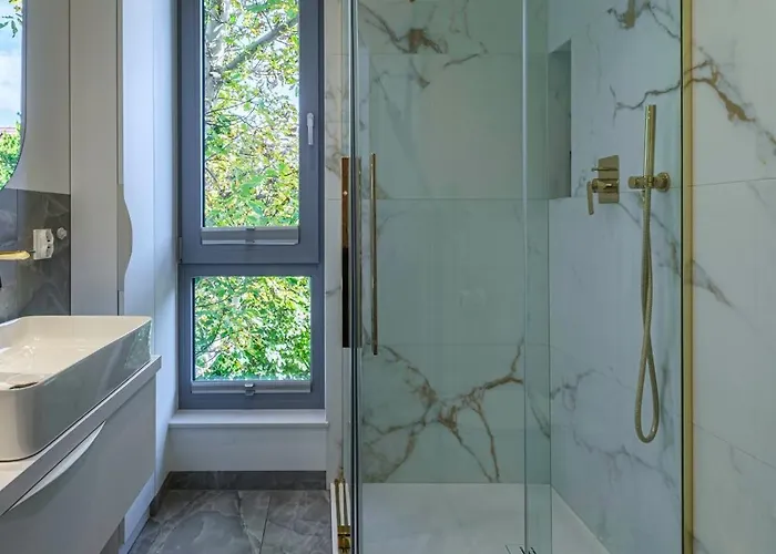 Amber Glow By - 3 Bedrooms, Parking *