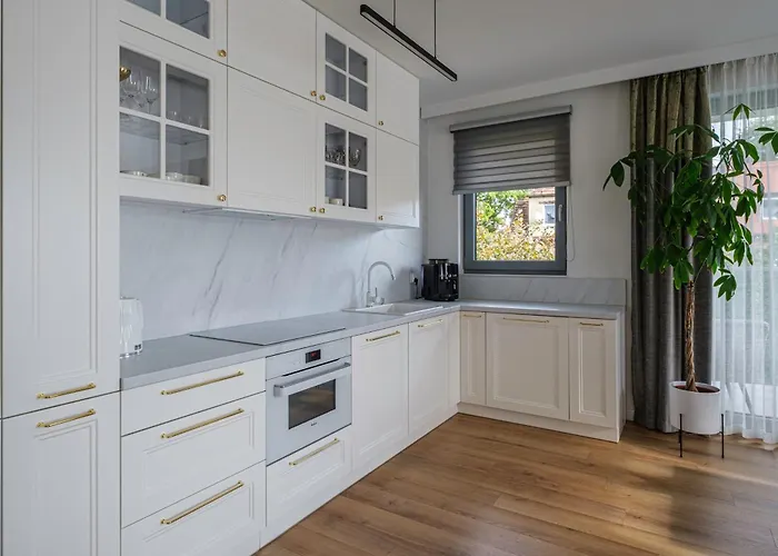 Amber Glow By - 3 Bedrooms, Parking *