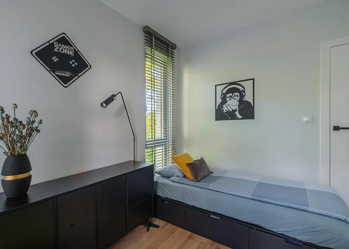 Amber Glow By - 3 Bedrooms, Parking